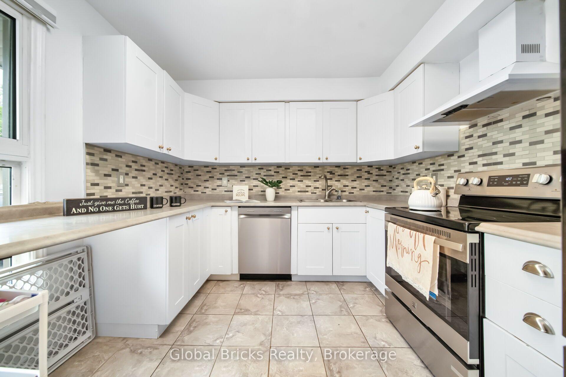 Photo 10 of Unit 27, 15 Green Valley Drive, Kitchener, Pioneer Park — HOMEH