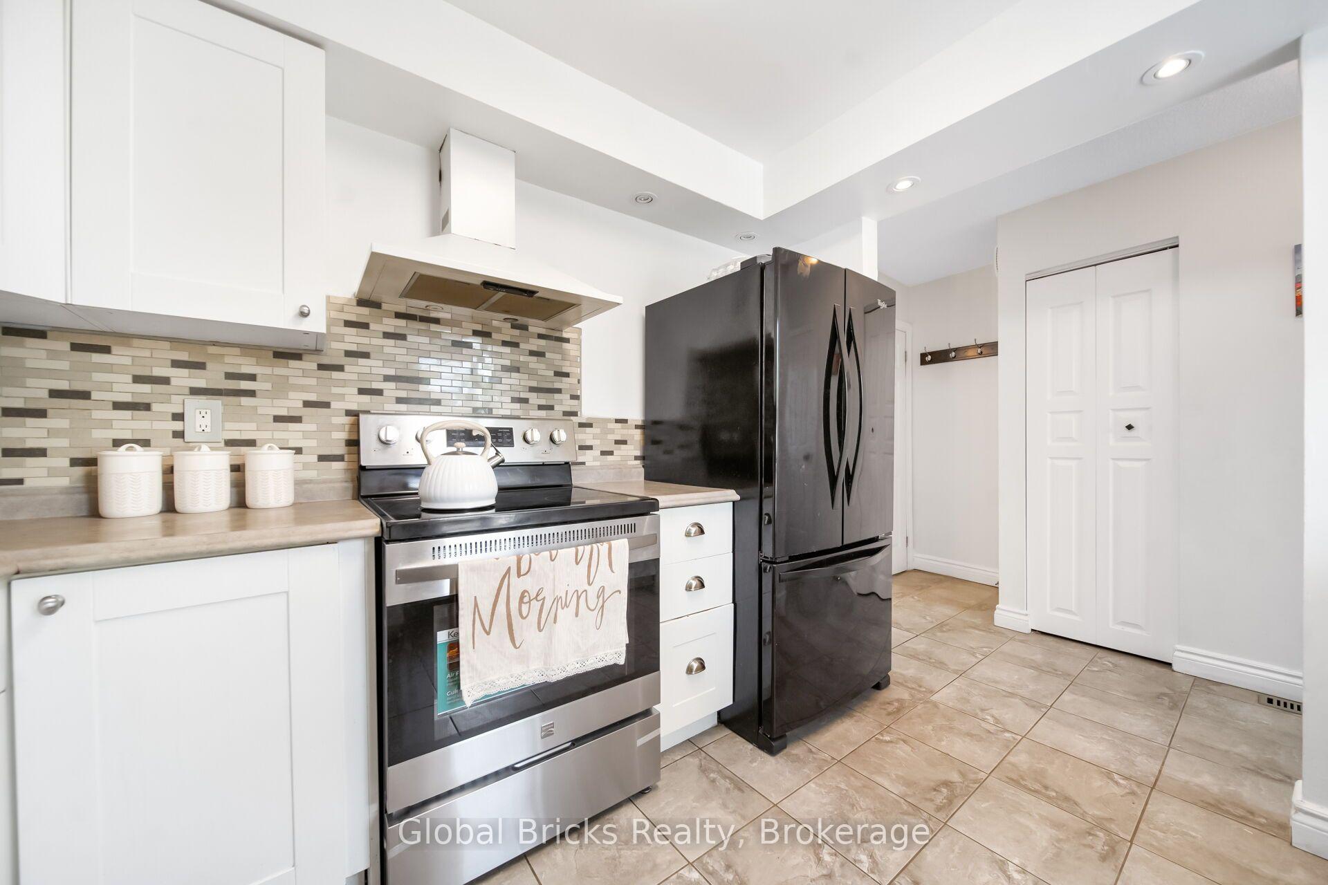 Photo 12 of Unit 27, 15 Green Valley Drive, Kitchener, Pioneer Park — HOMEH