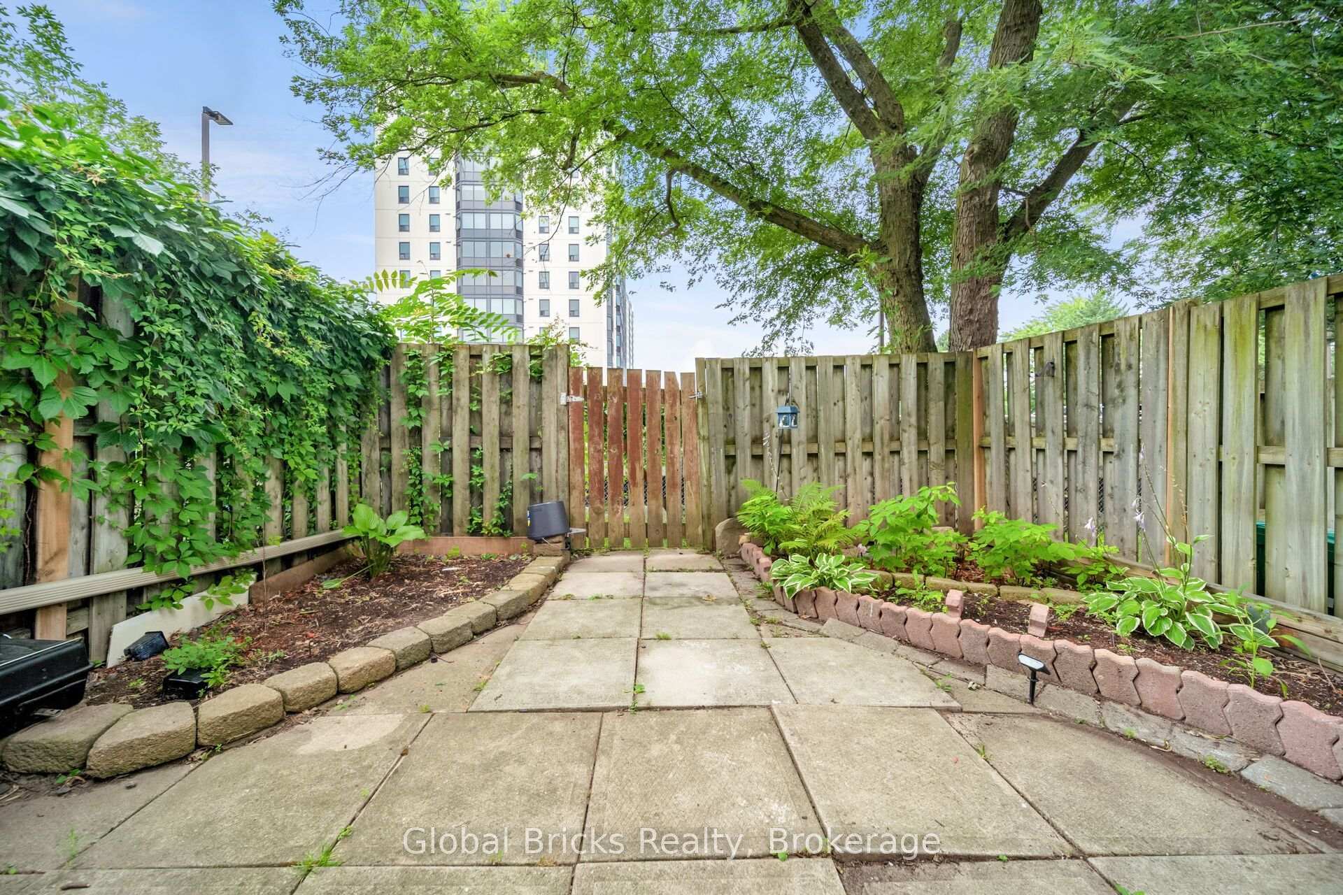 Photo 45 of Unit 27, 15 Green Valley Drive, Kitchener, Pioneer Park — HOMEH