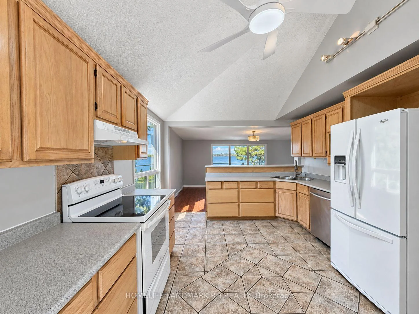 Photo 16 of 186 Spring Boulevard, Scugog, Rural Scugog — HOMEH