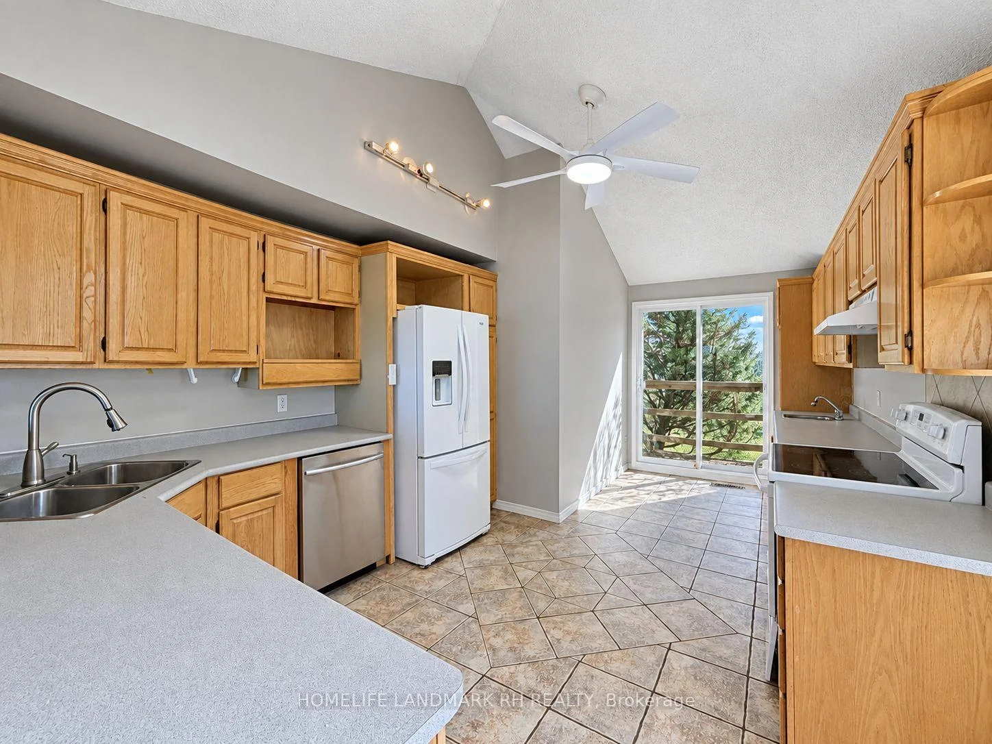 Photo 17 of 186 Spring Boulevard, Scugog, Rural Scugog — HOMEH