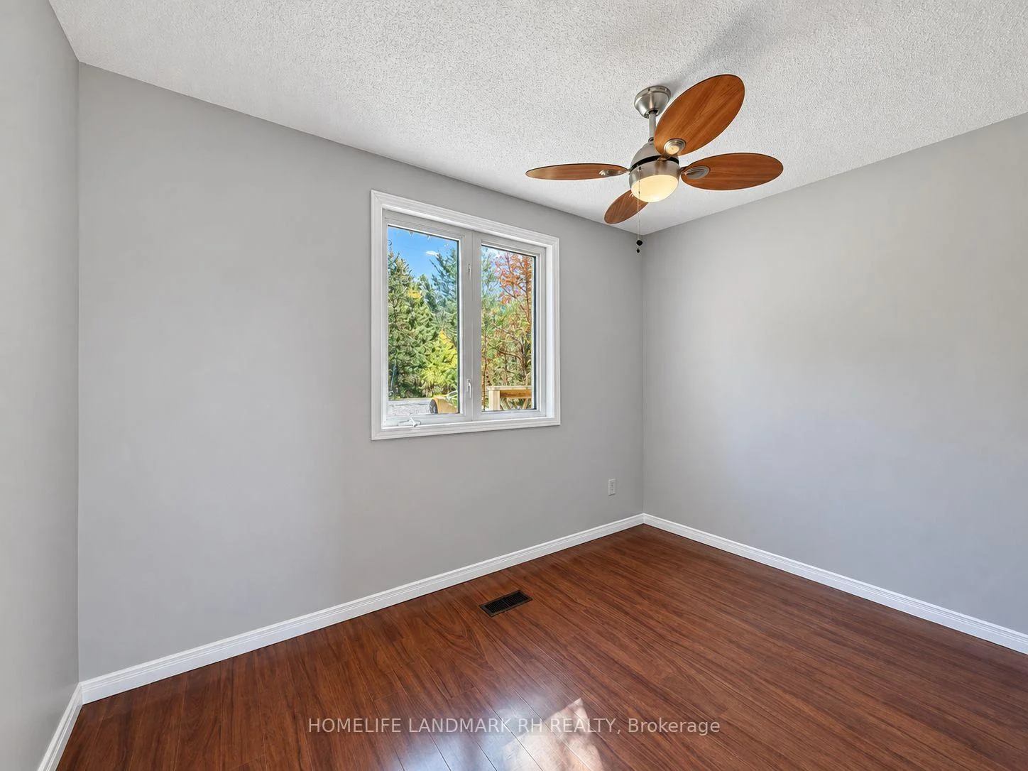 Photo 23 of 186 Spring Boulevard, Scugog, Rural Scugog — HOMEH
