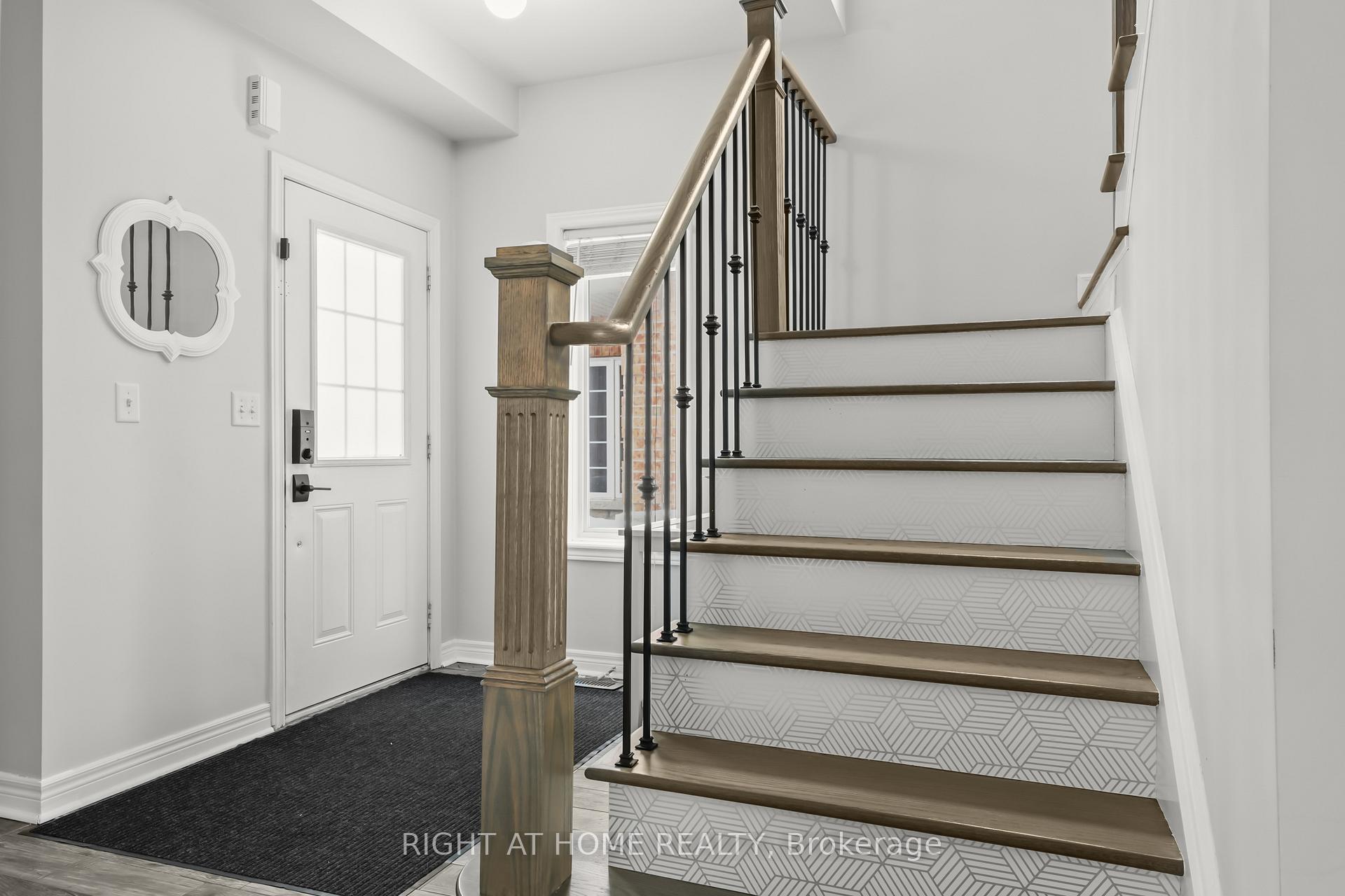 Photo 4 of 1216 Fox Hill Street, Innisfil, Alcona — HOMEH
