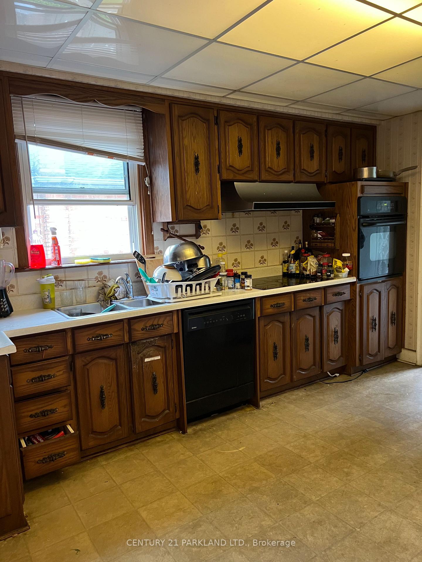 Photo 2 of 125 North Carson Street, Etobicoke, Alderwood — HOMEH