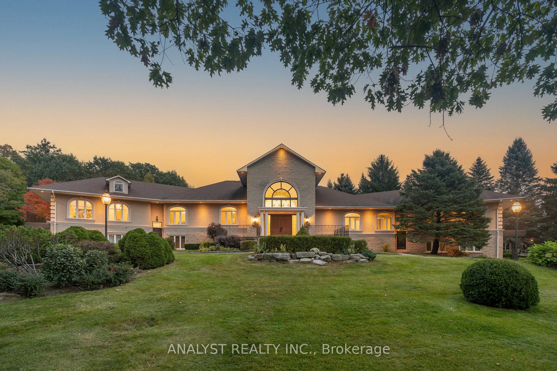 Photo 2 of 81 Orico Court, Vaughan, Kleinburg — HOMEH