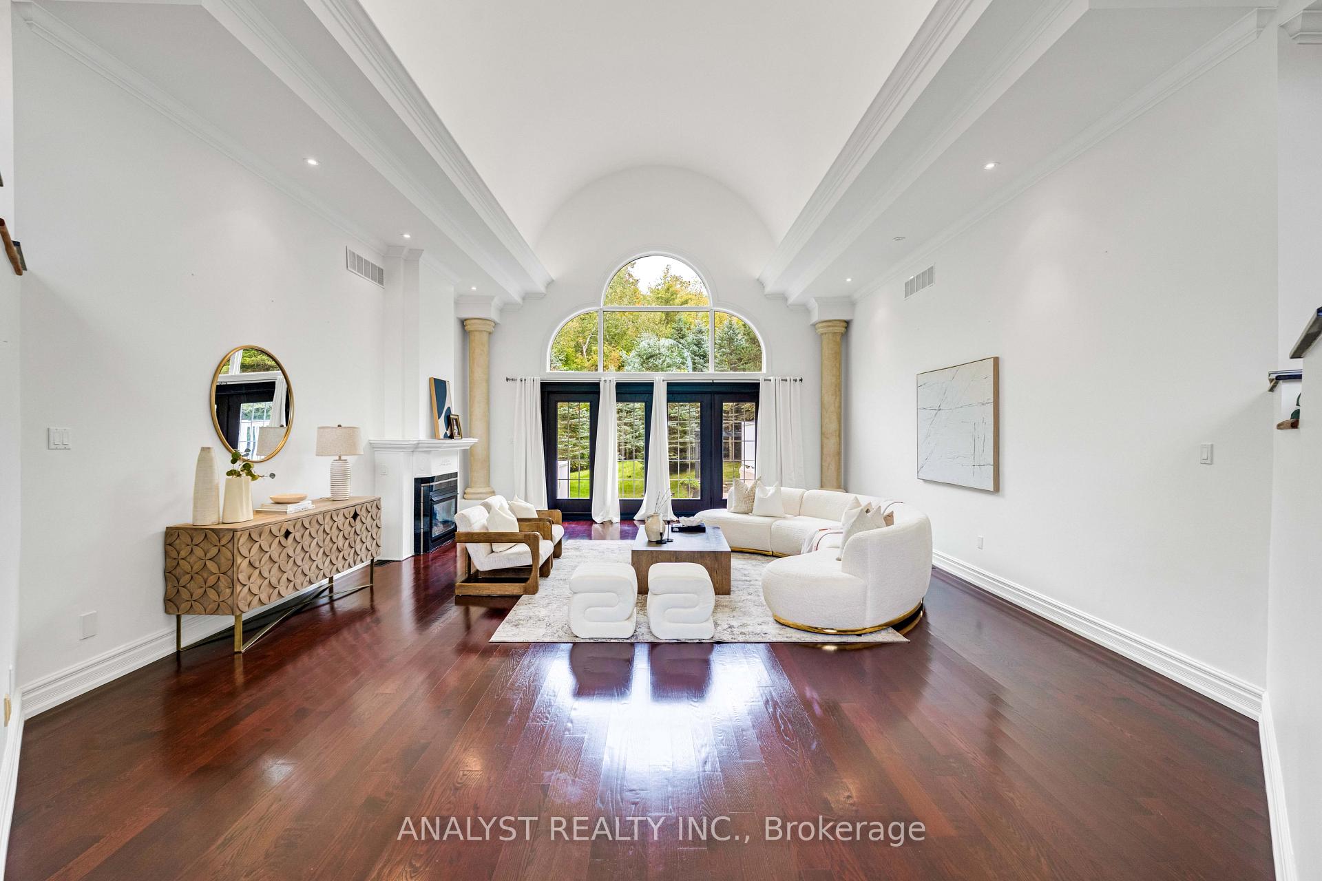 Photo 7 of 81 Orico Court, Vaughan, Kleinburg — HOMEH
