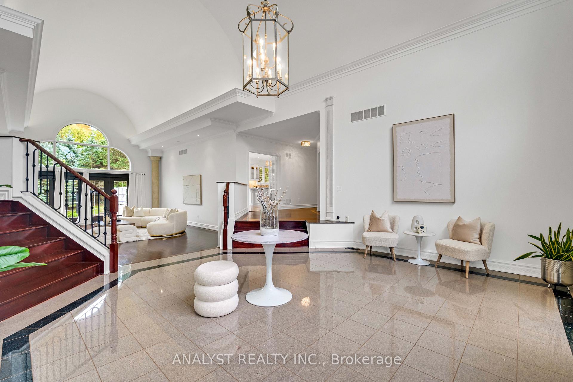 Photo 8 of 81 Orico Court, Vaughan, Kleinburg — HOMEH
