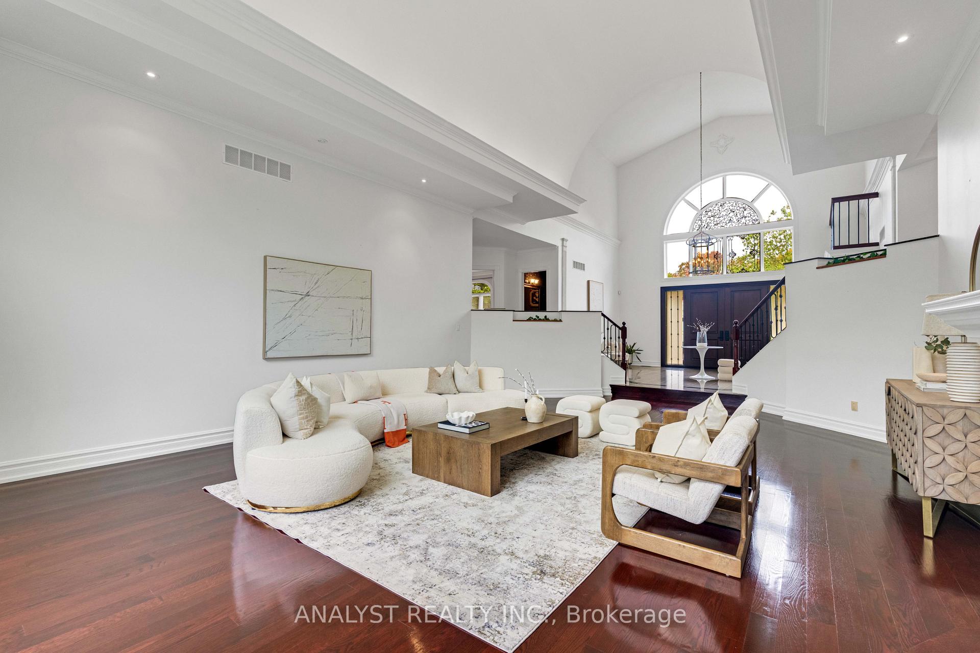 Photo 9 of 81 Orico Court, Vaughan, Kleinburg — HOMEH