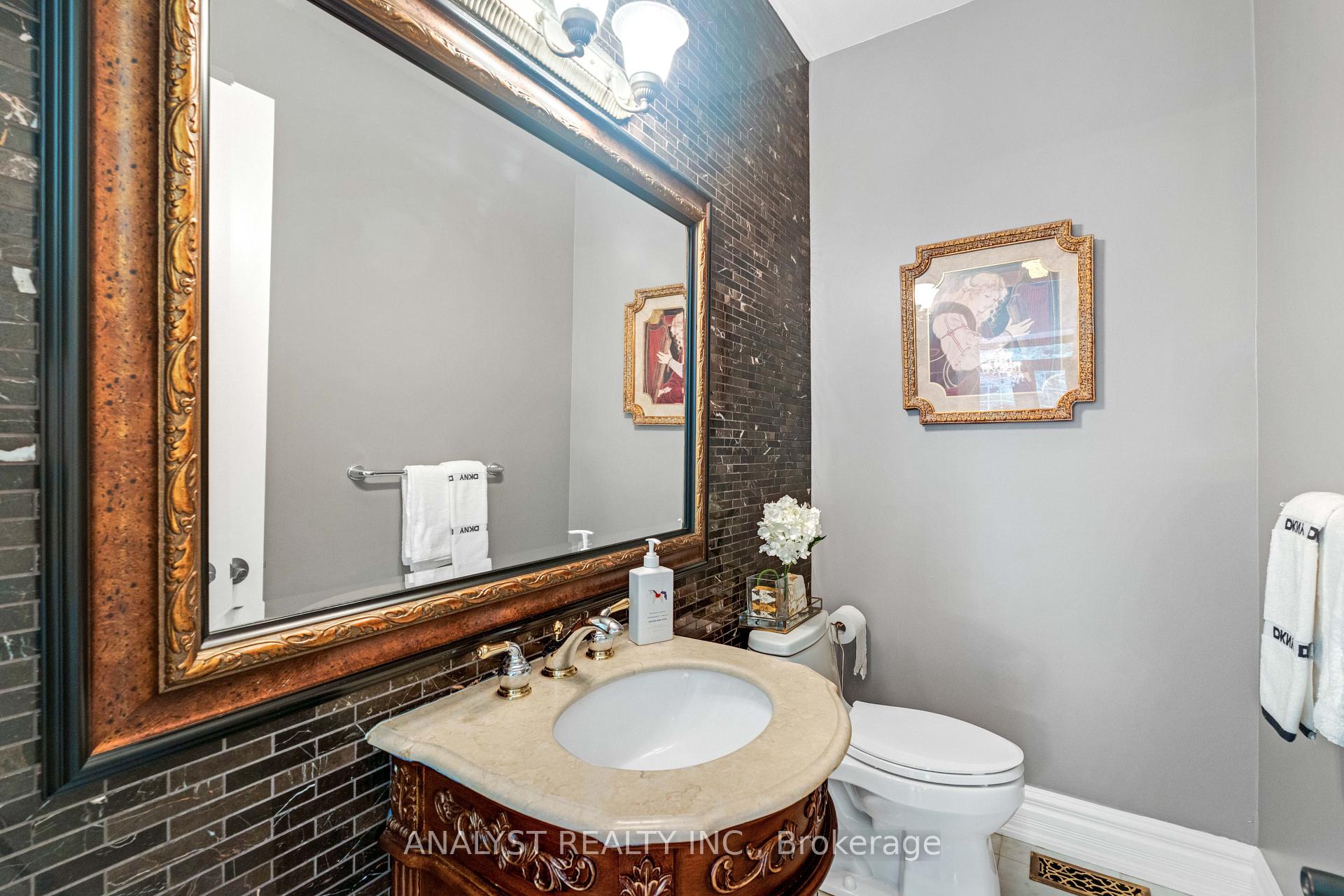 Photo 18 of 81 Orico Court, Vaughan, Kleinburg — HOMEH