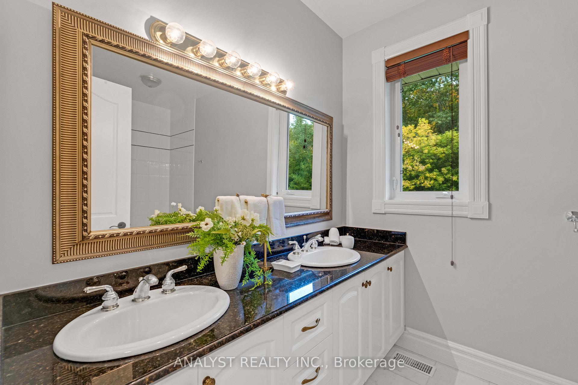 Photo 25 of 81 Orico Court, Vaughan, Kleinburg — HOMEH