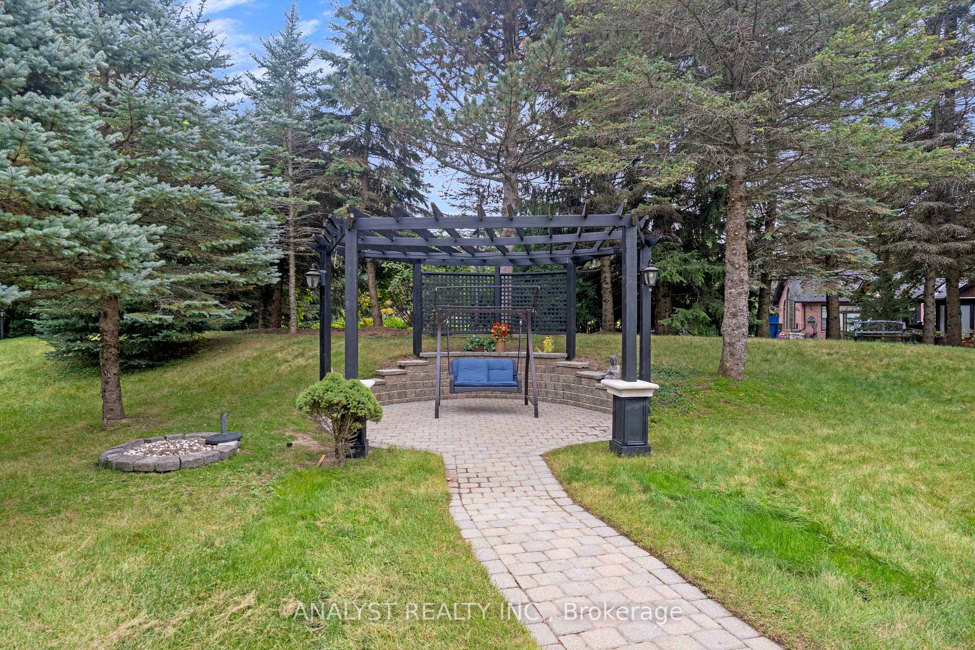 Photo 37 of 81 Orico Court, Vaughan, Kleinburg — HOMEH