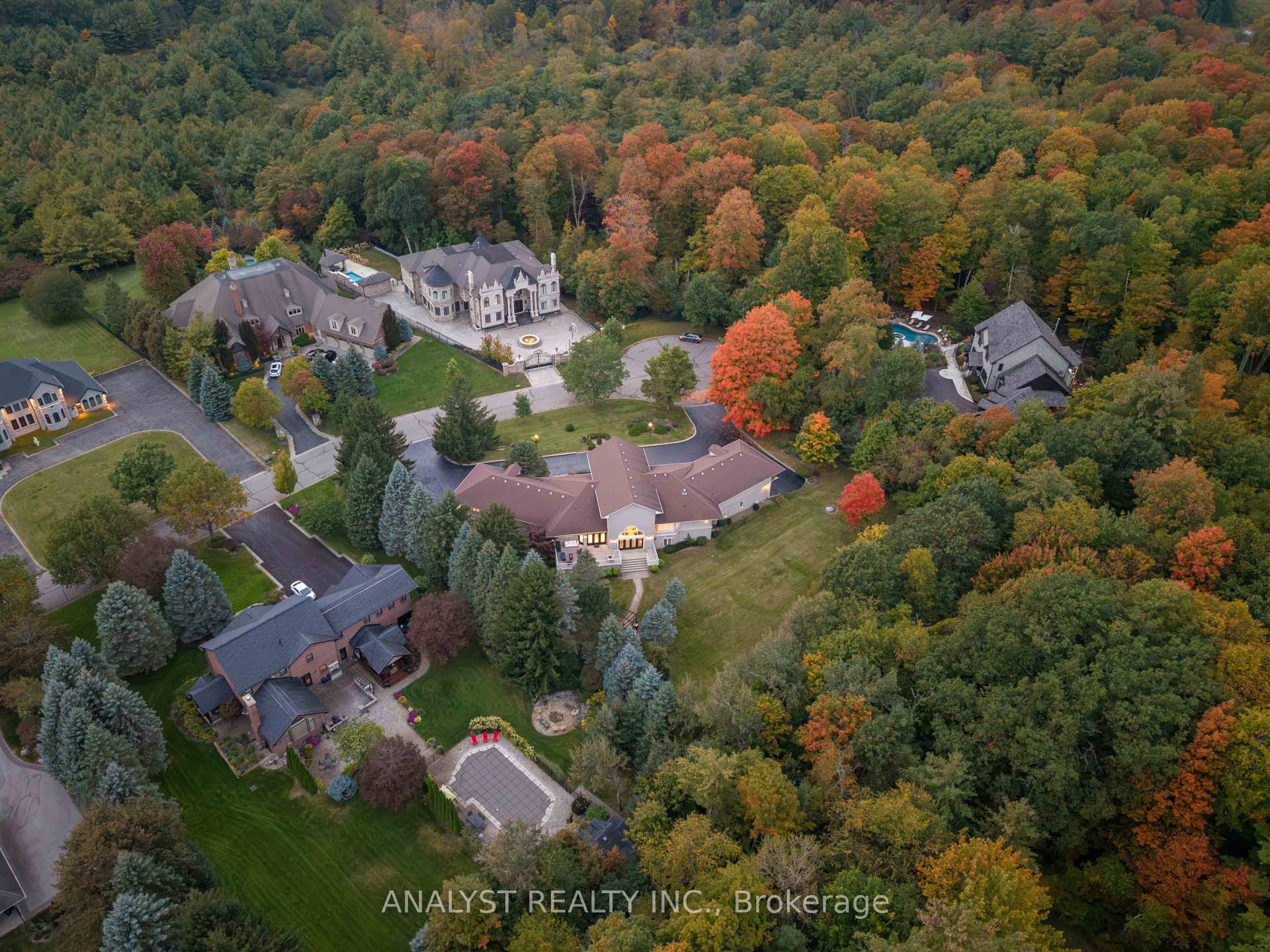 Photo 48 of 81 Orico Court, Vaughan, Kleinburg — HOMEH