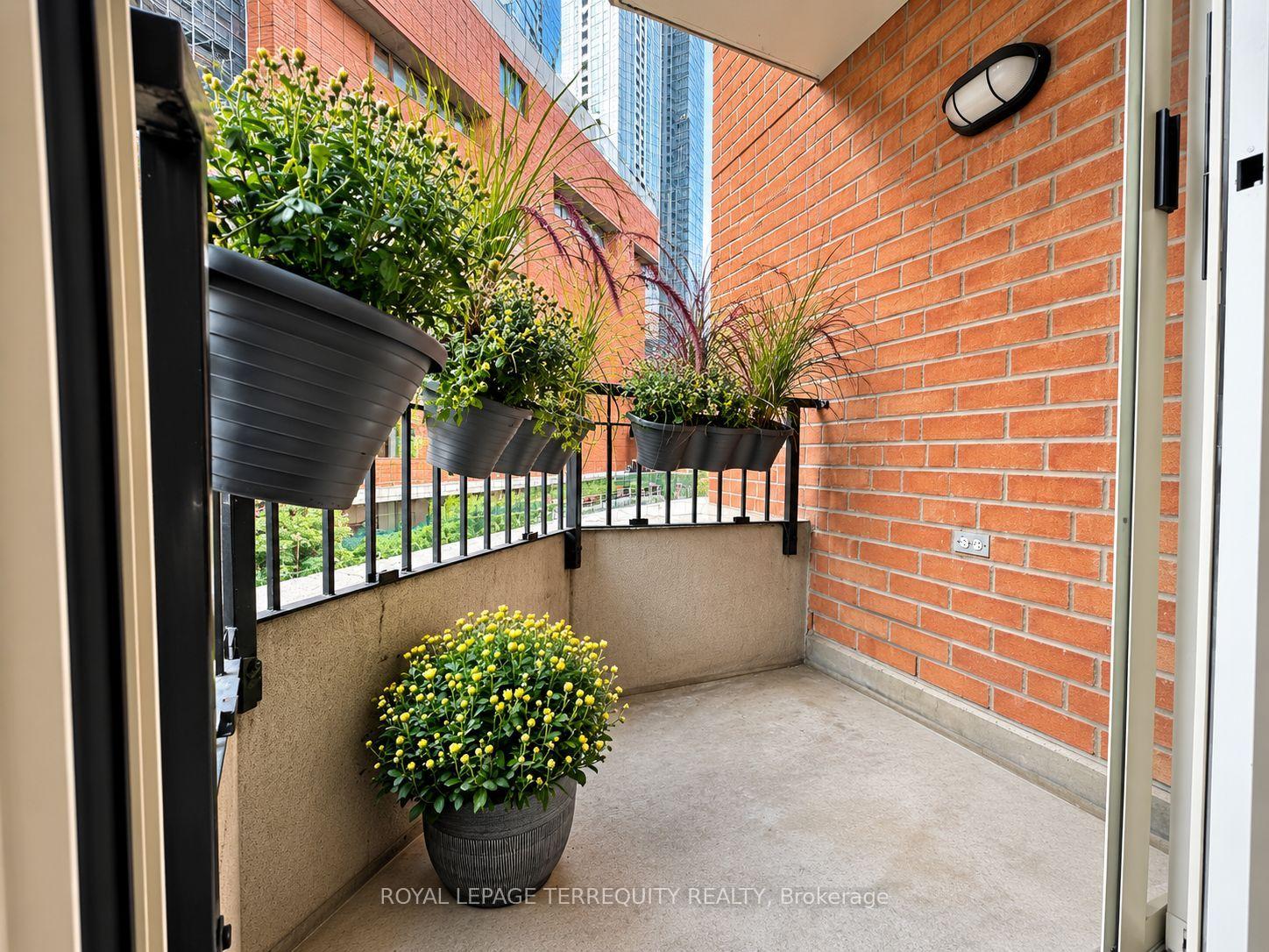 Photo 7 of Unit 304, 20 Collier Street, Toronto, Rosedale-Moore Park — HOMEH