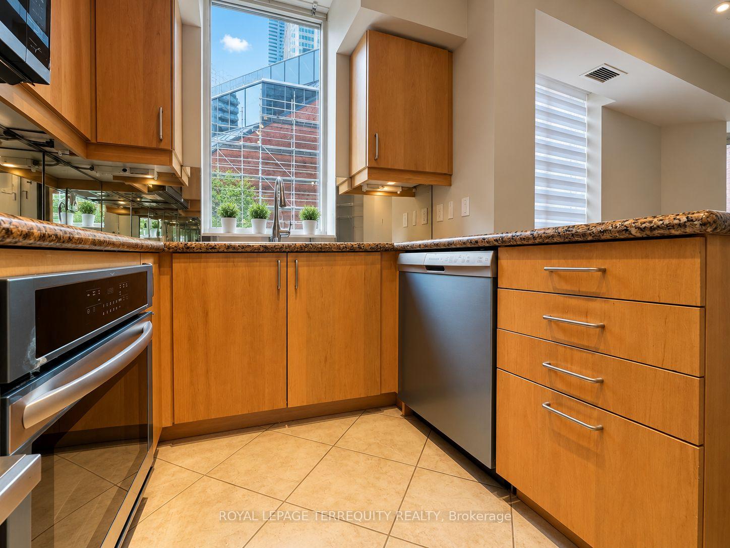 Photo 11 of Unit 304, 20 Collier Street, Toronto, Rosedale-Moore Park — HOMEH