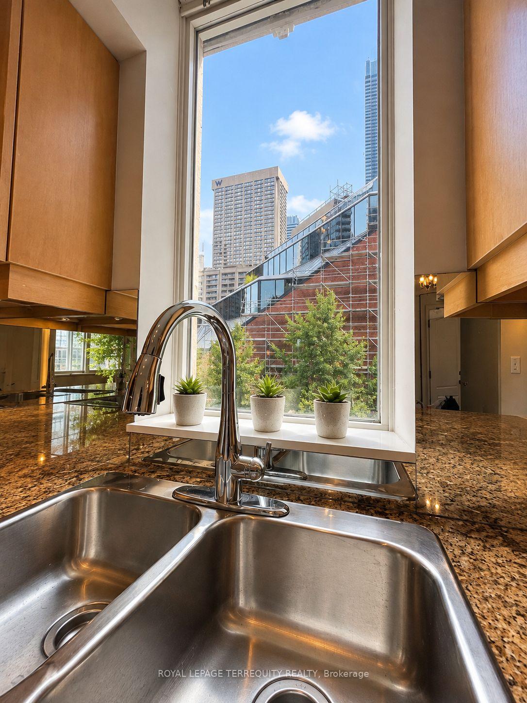 Photo 12 of Unit 304, 20 Collier Street, Toronto, Rosedale-Moore Park — HOMEH