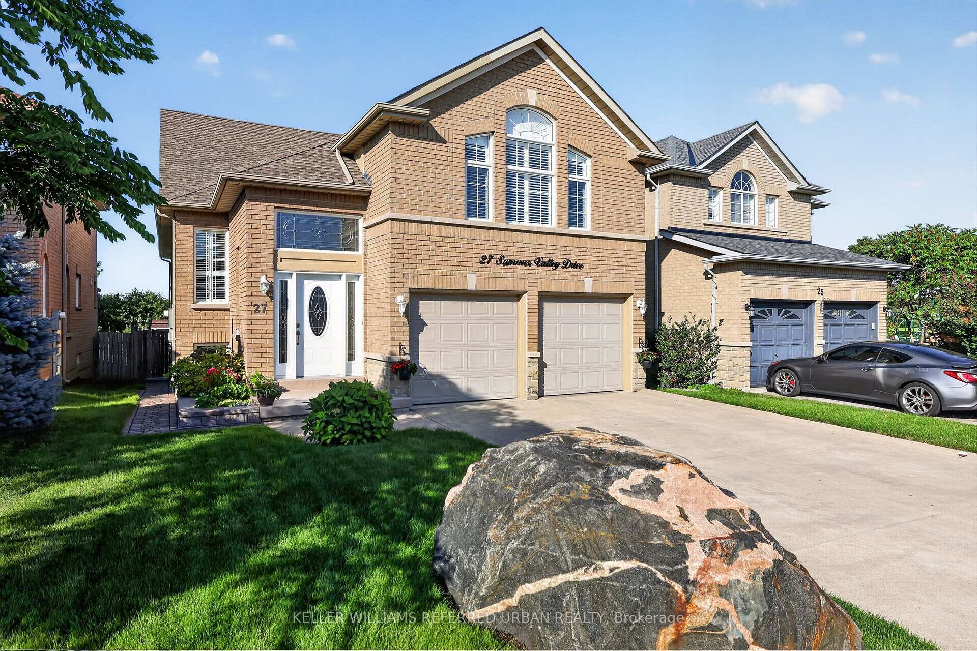 Photo 2 of 27 Summer Valley Drive, Brampton, Snelgrove — HOMEH