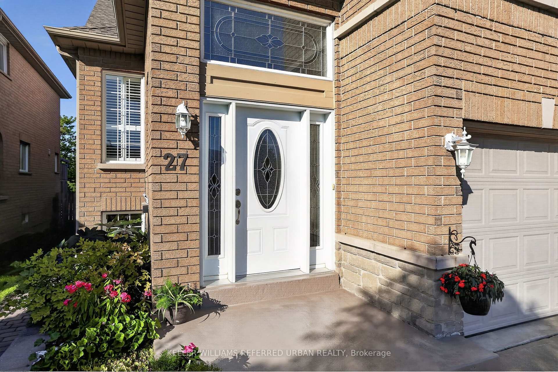 Photo 3 of 27 Summer Valley Drive, Brampton, Snelgrove — HOMEH