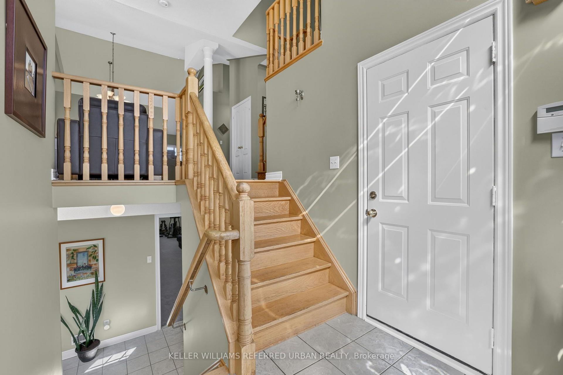 Photo 5 of 27 Summer Valley Drive, Brampton, Snelgrove — HOMEH