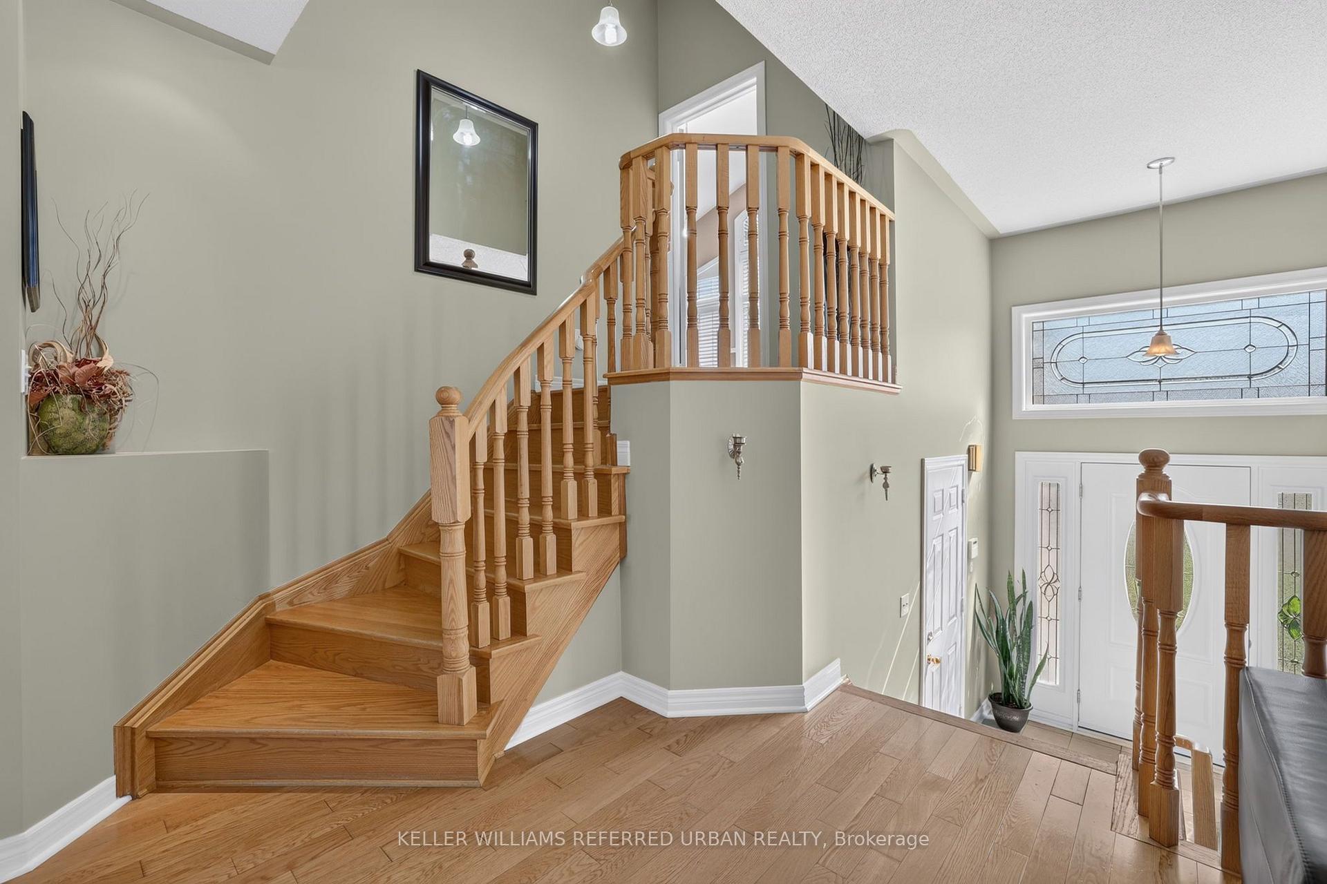 Photo 6 of 27 Summer Valley Drive, Brampton, Snelgrove — HOMEH