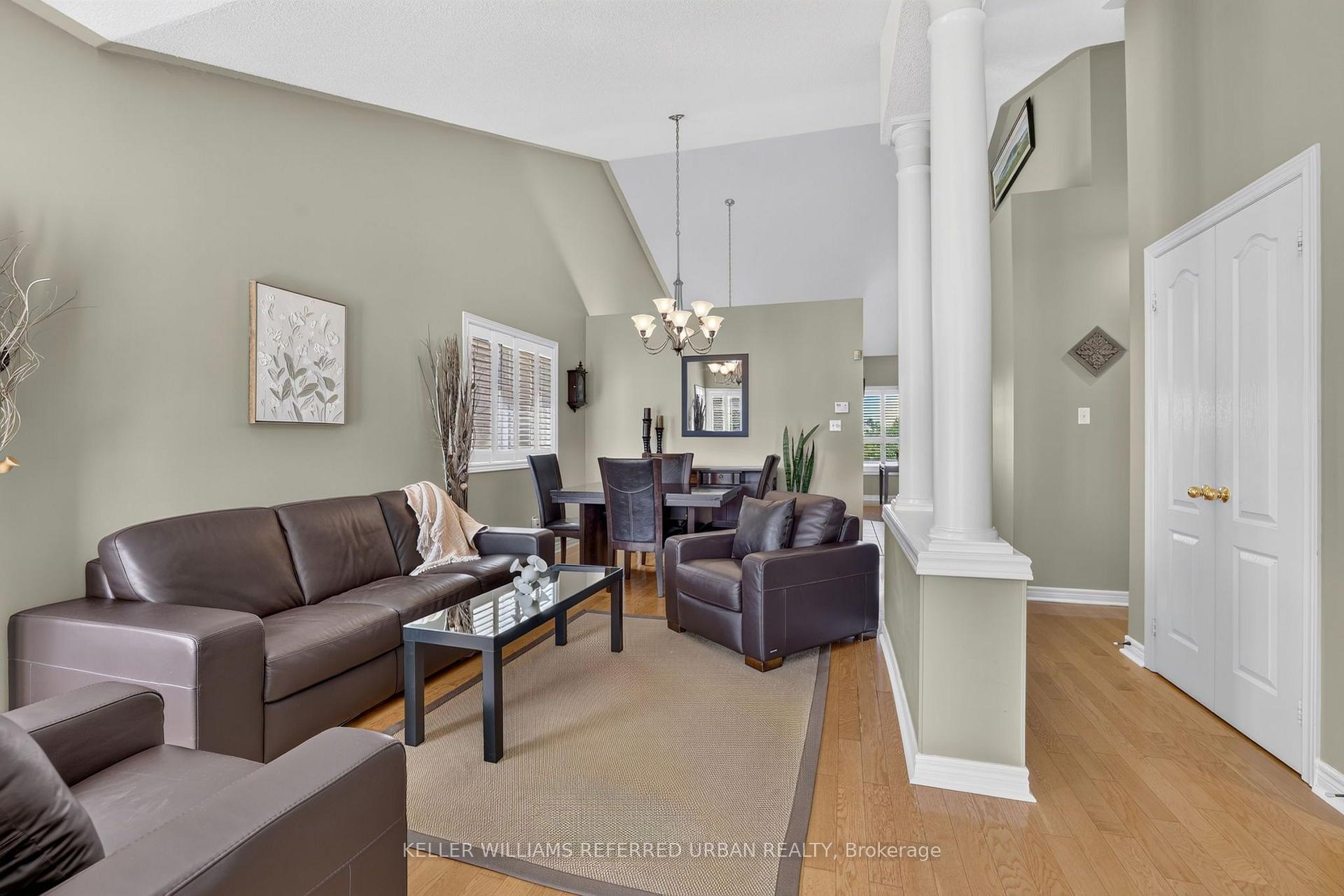 Photo 7 of 27 Summer Valley Drive, Brampton, Snelgrove — HOMEH