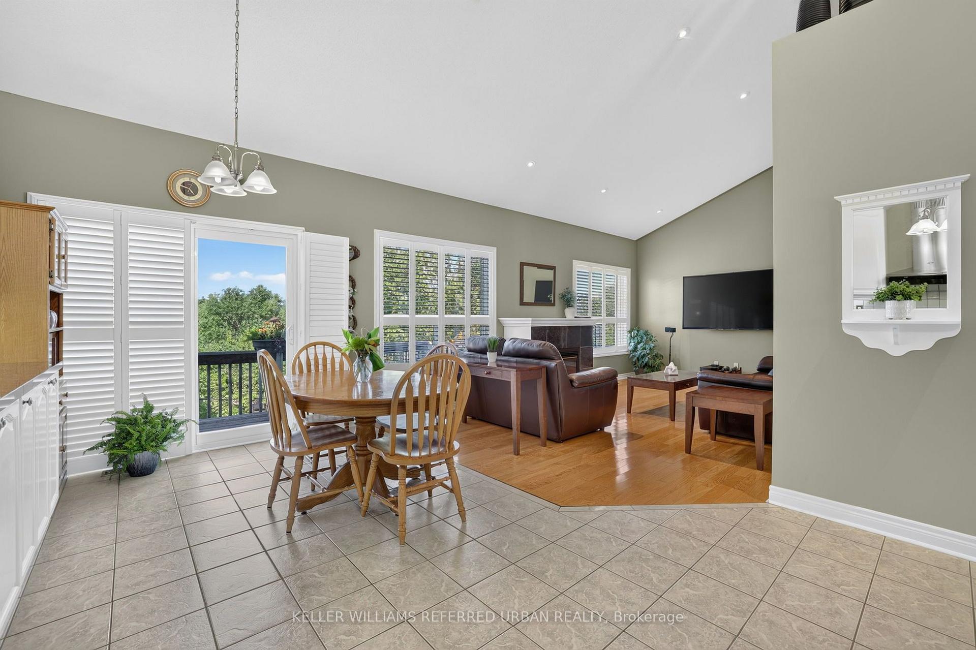 Photo 14 of 27 Summer Valley Drive, Brampton, Snelgrove — HOMEH
