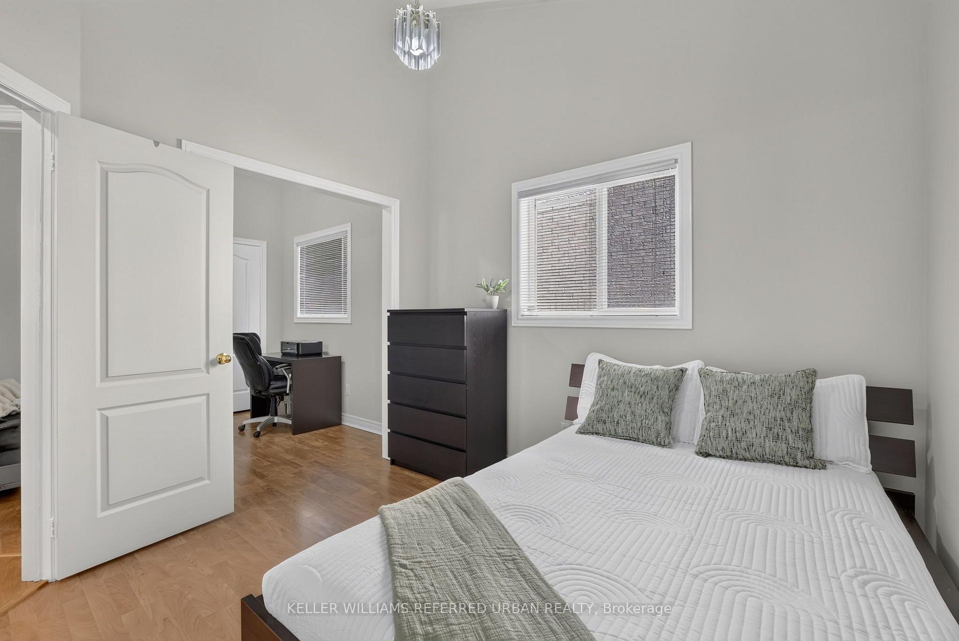 Photo 18 of 27 Summer Valley Drive, Brampton, Snelgrove — HOMEH