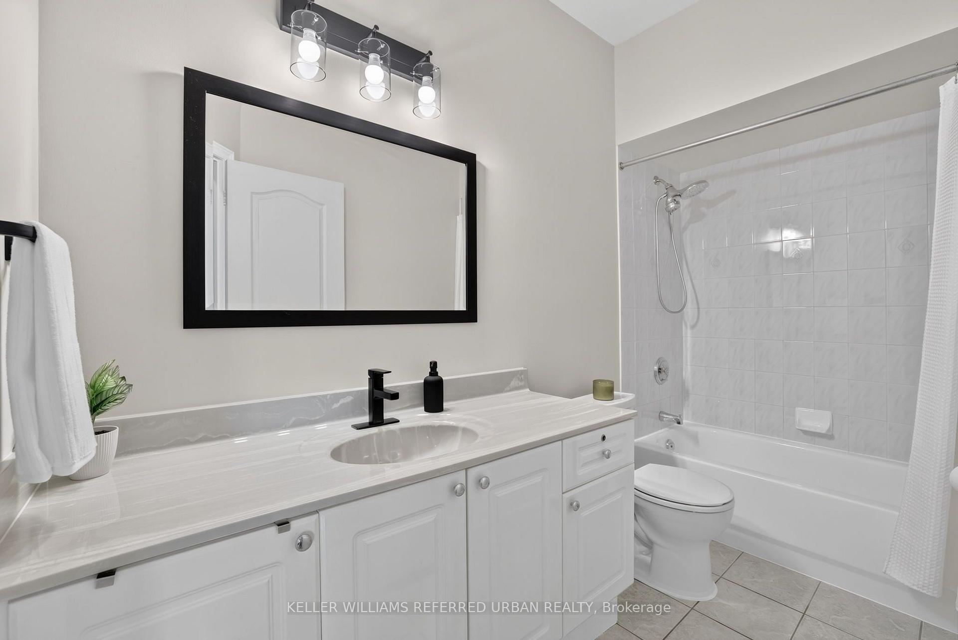 Photo 21 of 27 Summer Valley Drive, Brampton, Snelgrove — HOMEH
