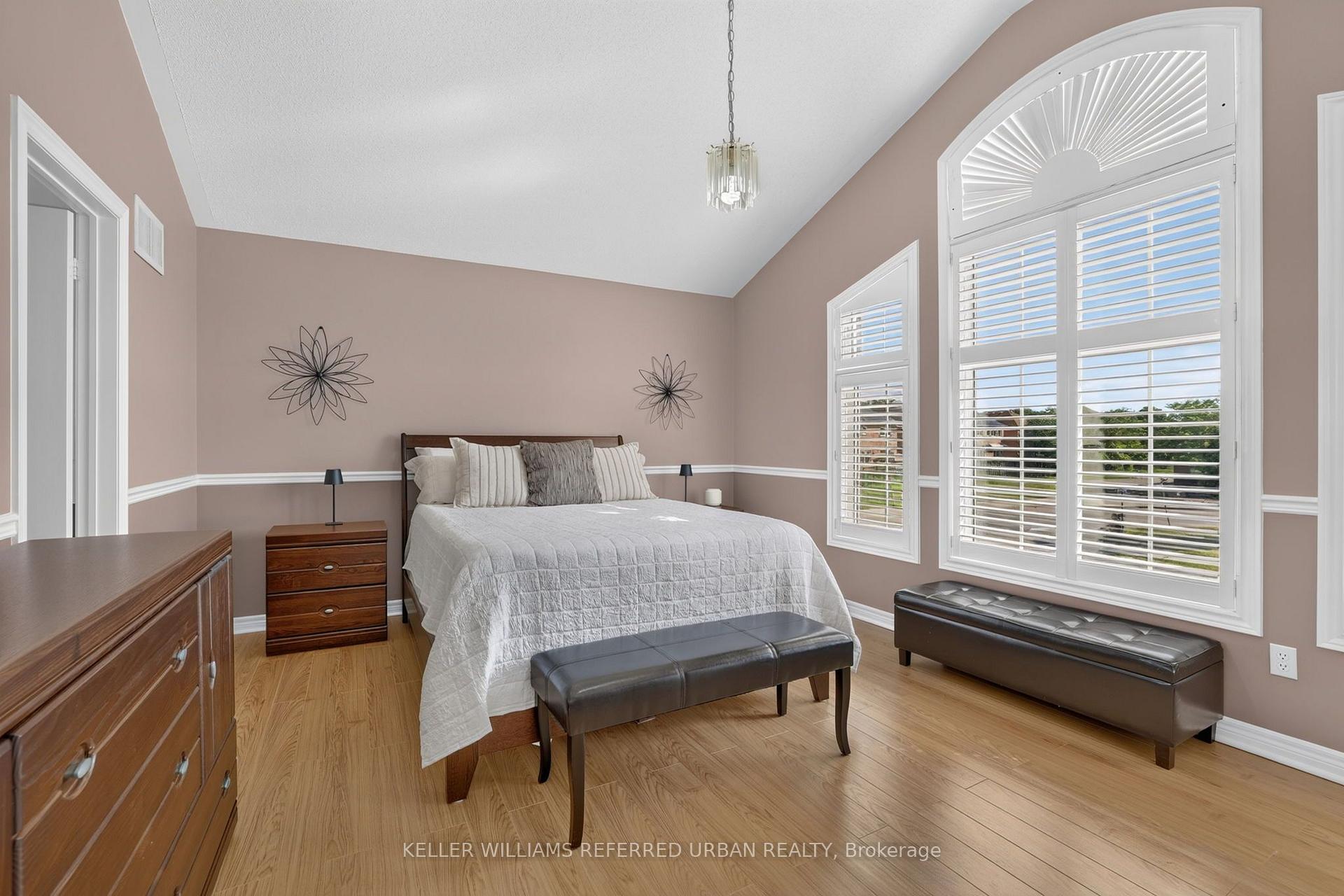 Photo 22 of 27 Summer Valley Drive, Brampton, Snelgrove — HOMEH