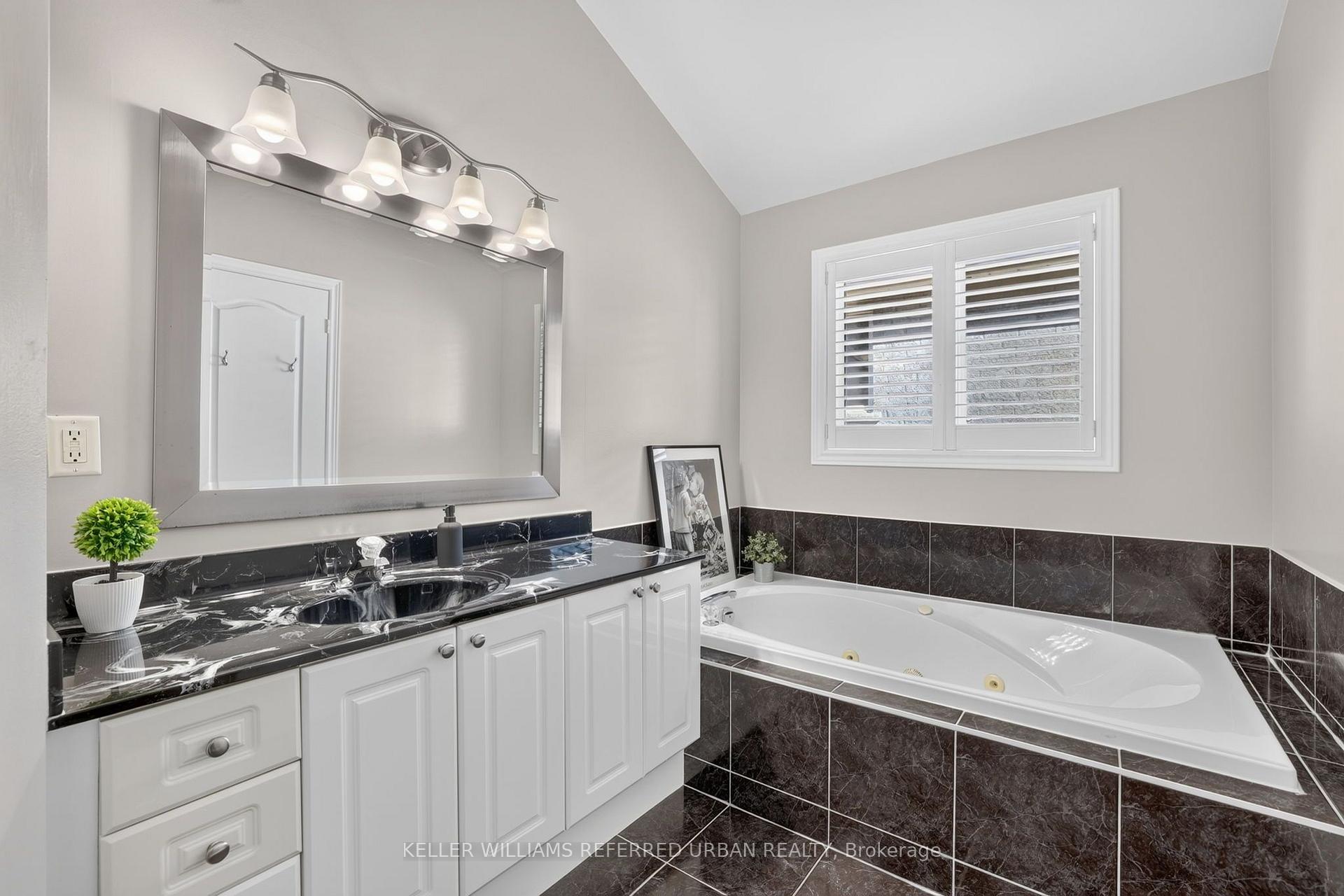 Photo 25 of 27 Summer Valley Drive, Brampton, Snelgrove — HOMEH