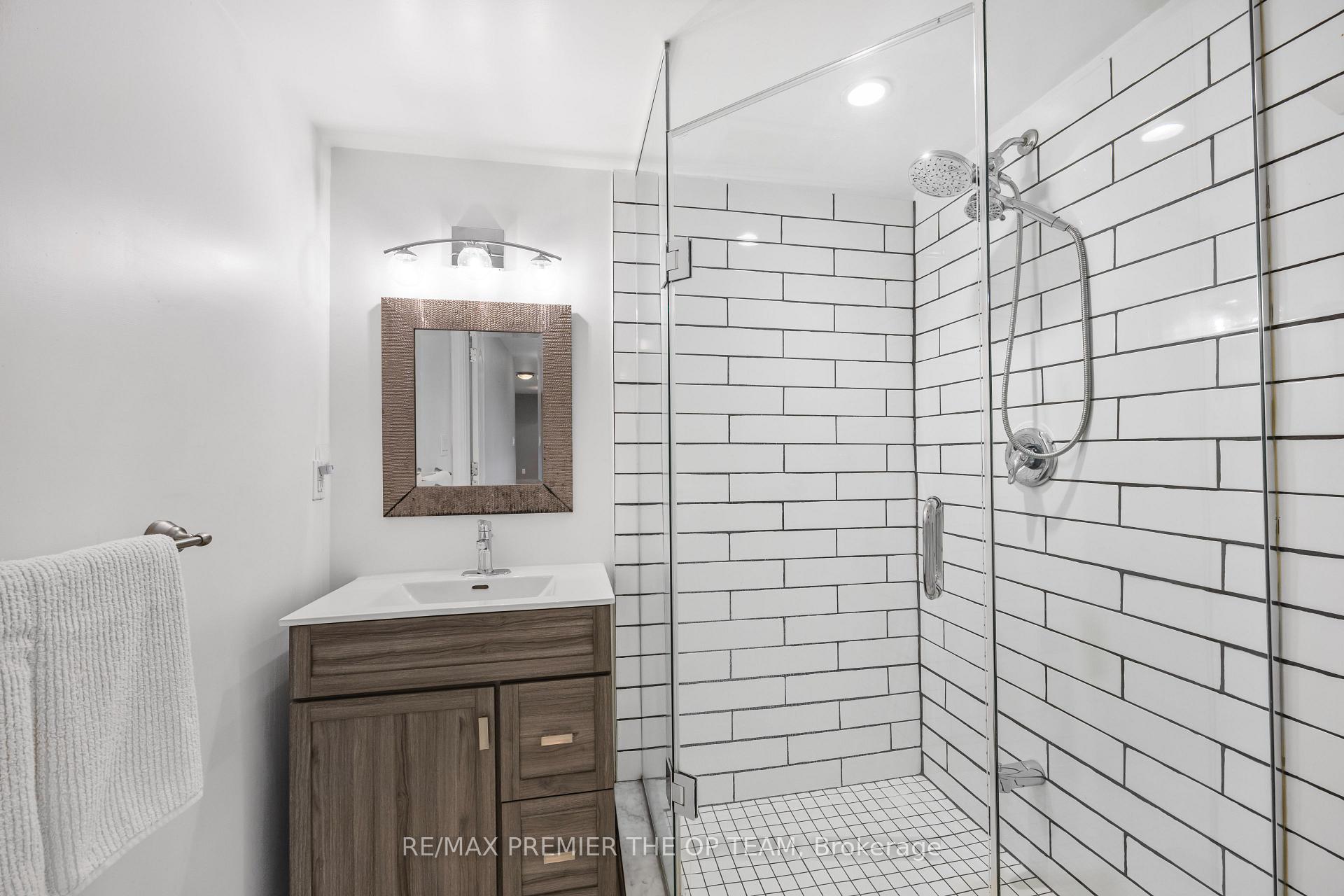 Photo 6 of Unit Lower, 223 Landsbridge Street, Caledon, Bolton East — HOMEH