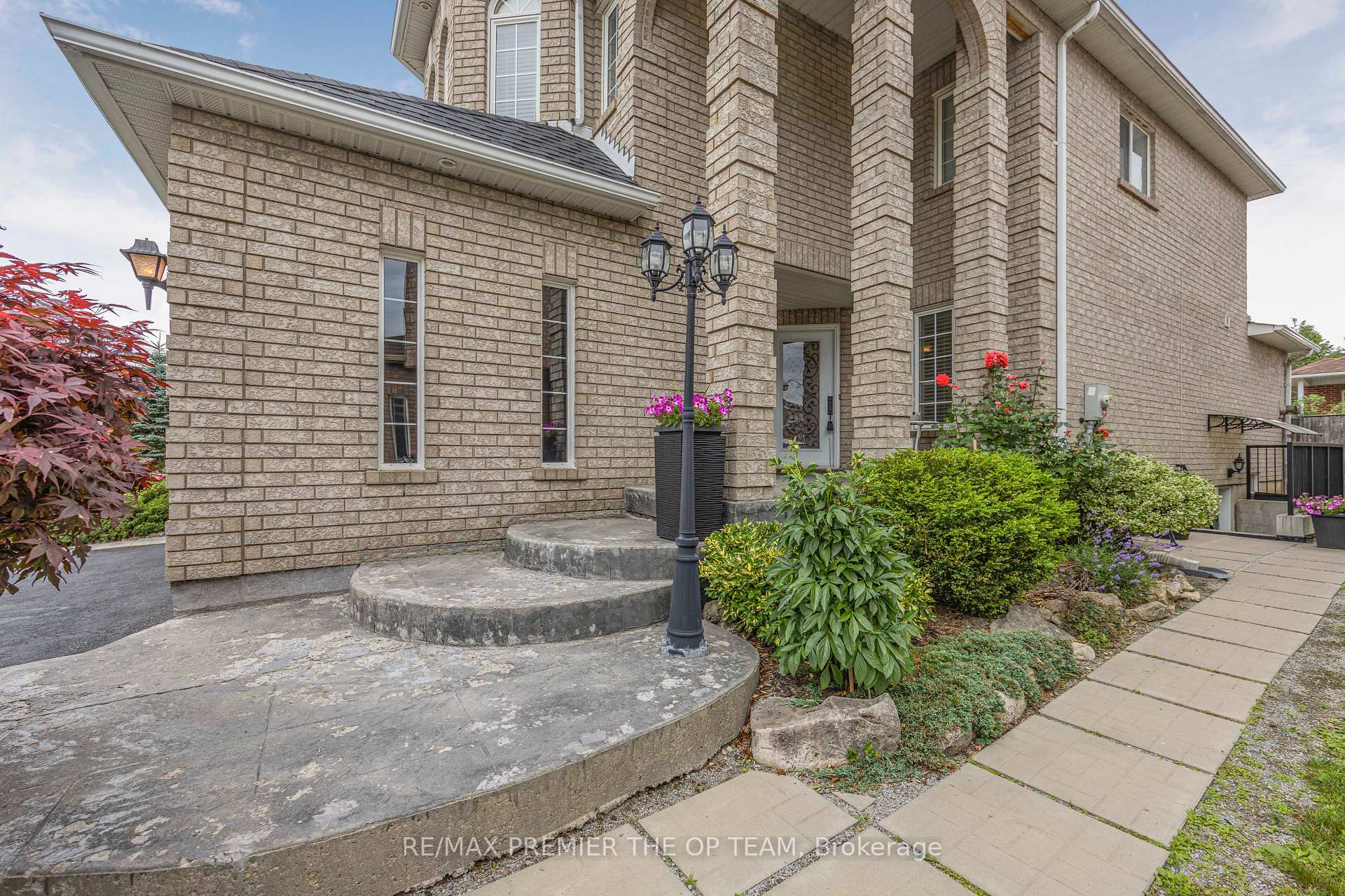 Photo 11 of Unit Lower, 223 Landsbridge Street, Caledon, Bolton East — HOMEH