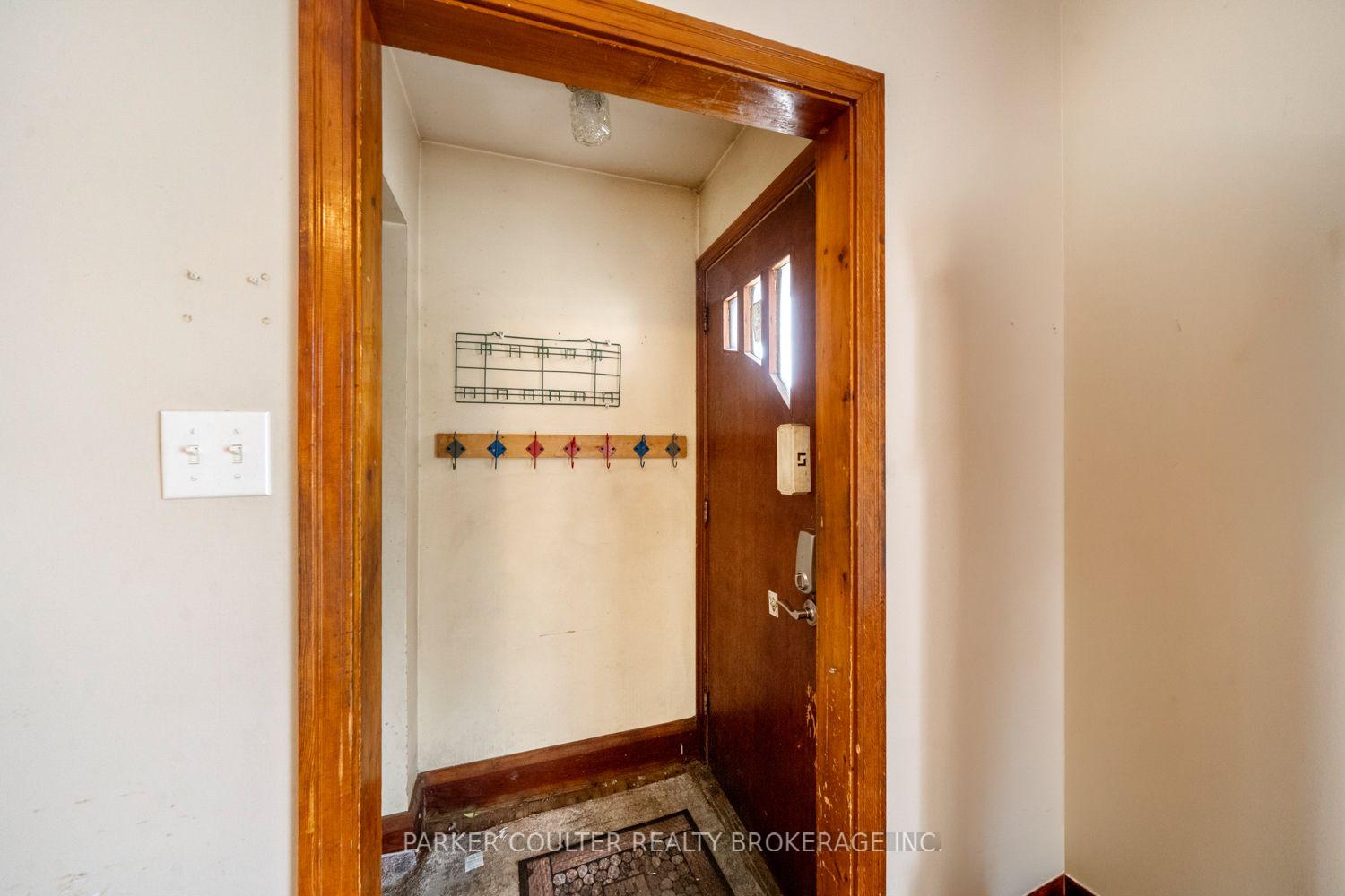 Photo 5 of 27 Campbell Avenue, Barrie, Allandale — HOMEH