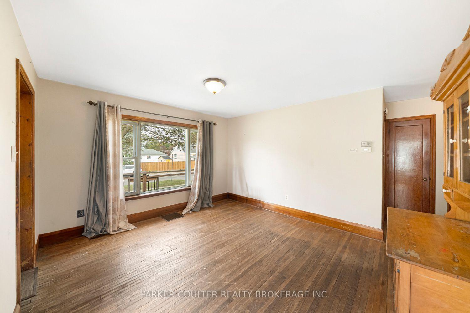 Photo 6 of 27 Campbell Avenue, Barrie, Allandale — HOMEH