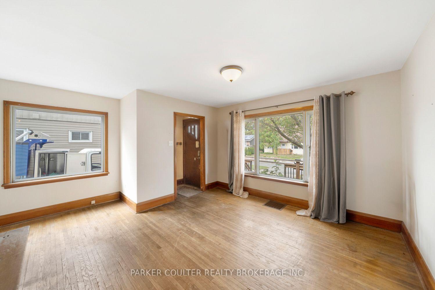 Photo 8 of 27 Campbell Avenue, Barrie, Allandale — HOMEH