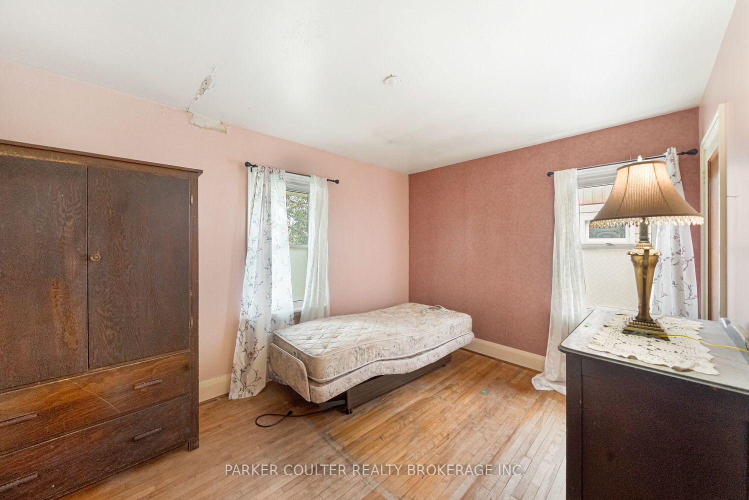 Photo 9 of 27 Campbell Avenue, Barrie, Allandale — HOMEH