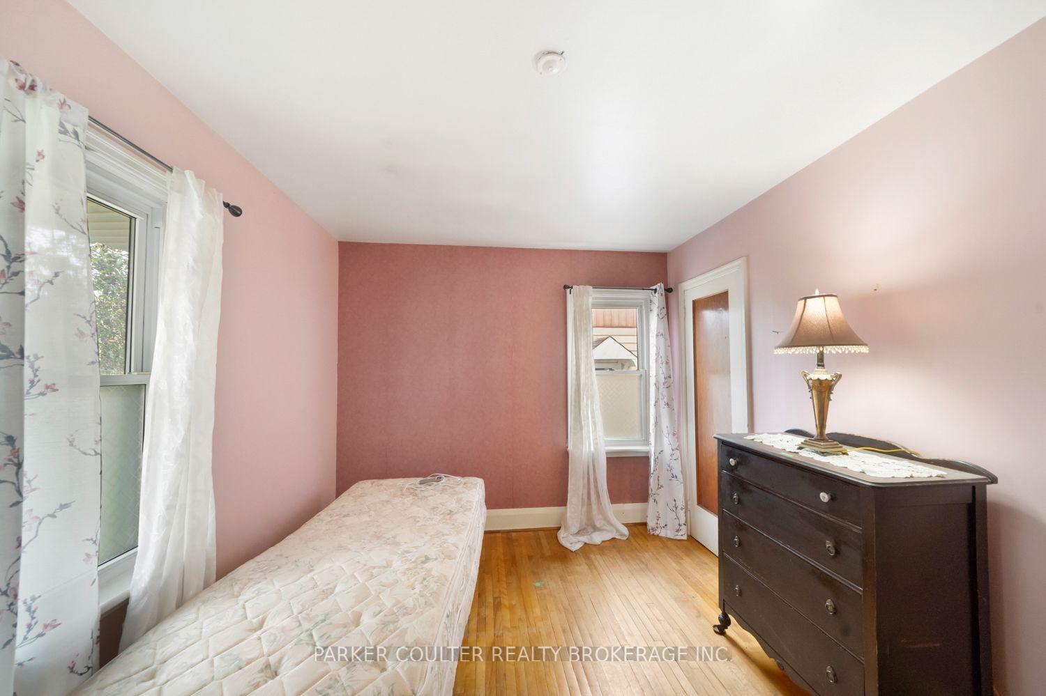 Photo 10 of 27 Campbell Avenue, Barrie, Allandale — HOMEH