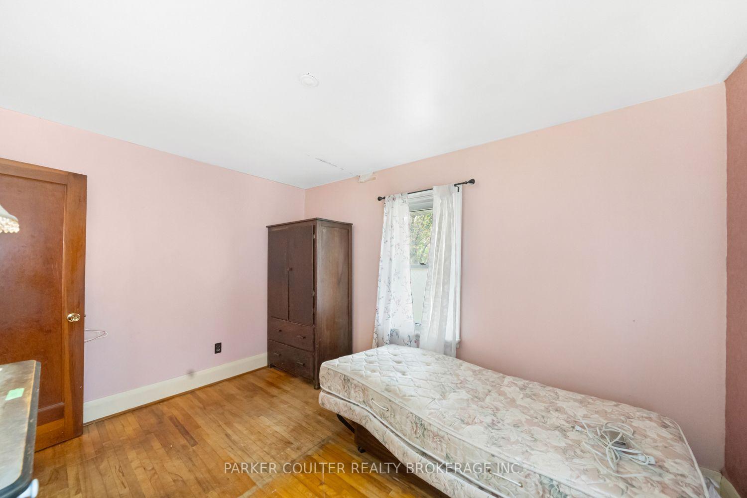 Photo 11 of 27 Campbell Avenue, Barrie, Allandale — HOMEH