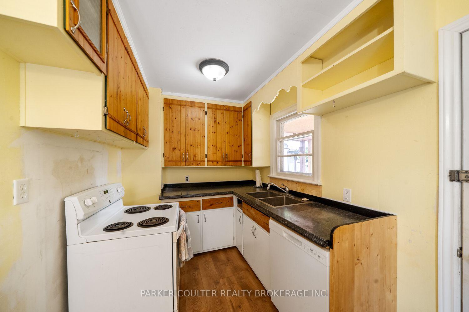 Photo 16 of 27 Campbell Avenue, Barrie, Allandale — HOMEH