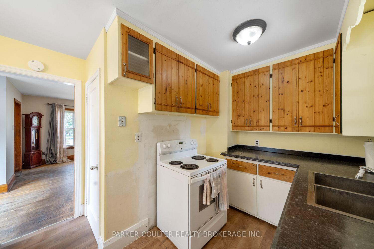 Photo 17 of 27 Campbell Avenue, Barrie, Allandale — HOMEH