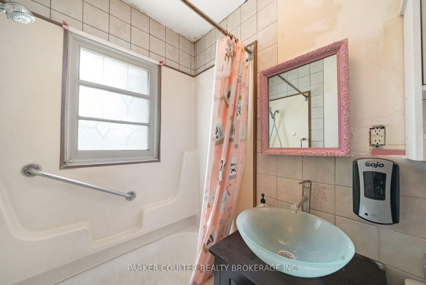 Photo 20 of 27 Campbell Avenue, Barrie, Allandale — HOMEH