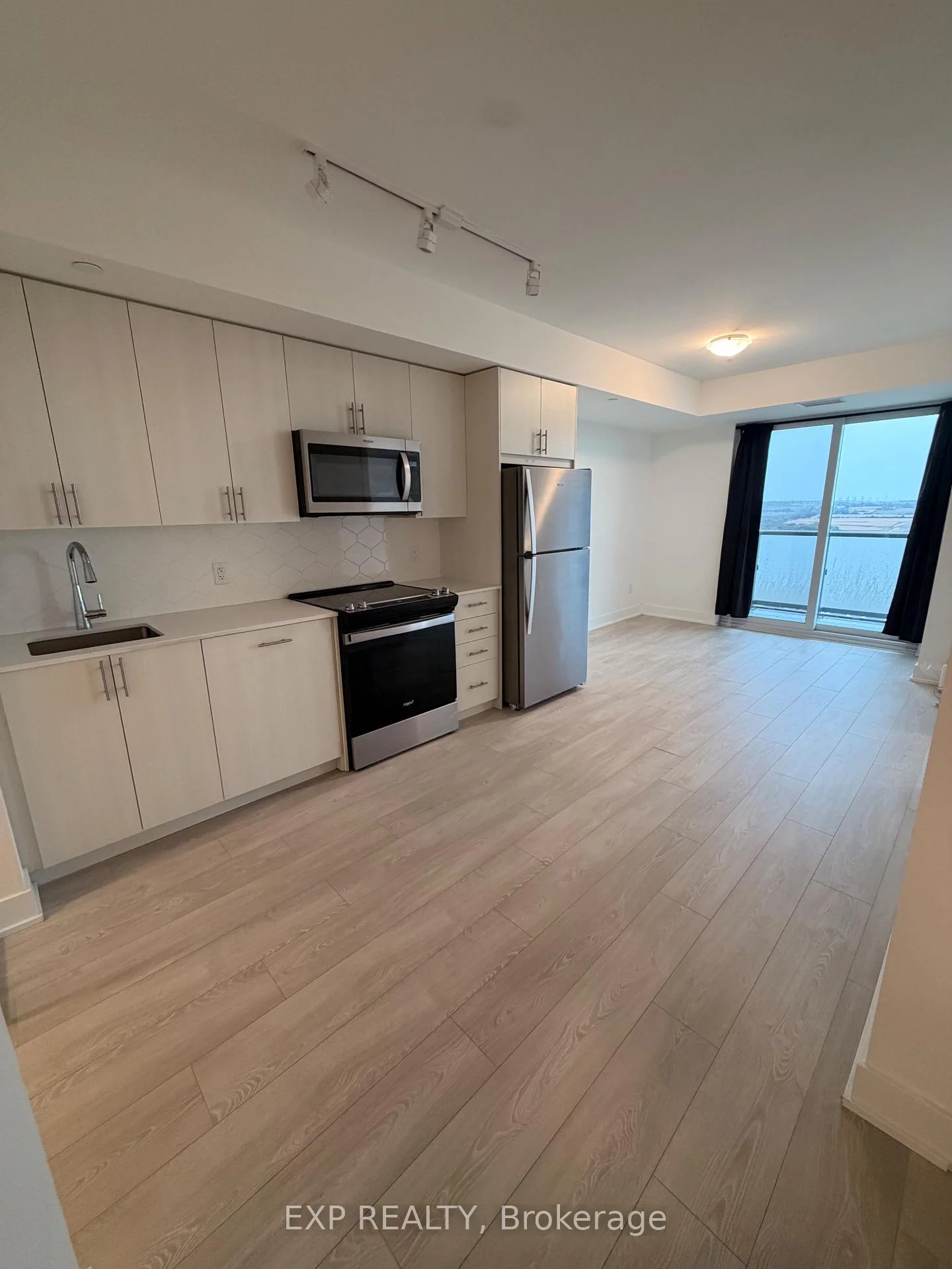 Photo of Unit 2704, 2545 Simcoe Street N
