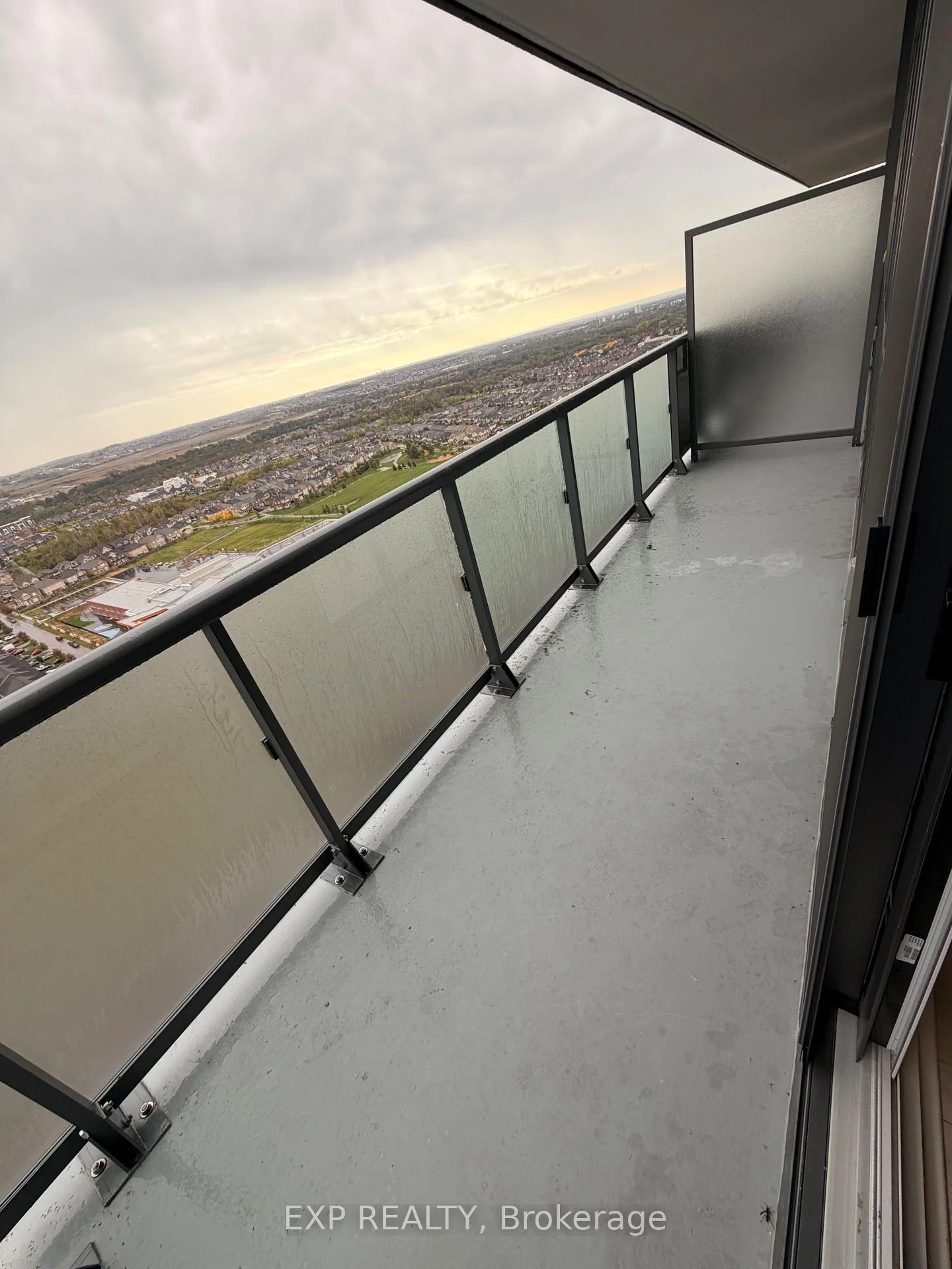 Photo 10 of Unit 2704, 2545 Simcoe Street N, Oshawa, Windfields — HOMEH
