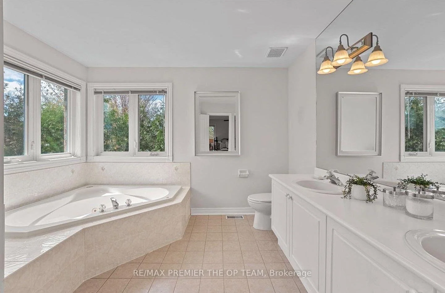 Photo 15 of 58 Calera Crescent, Vaughan, Sonoma Heights — HOMEH
