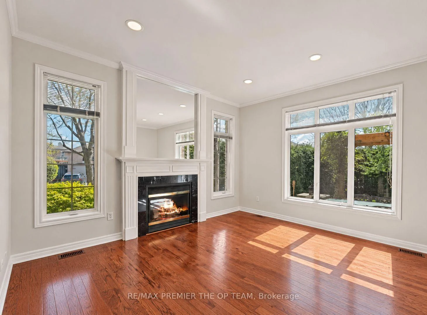 Photo 8 of 58 Calera Crescent, Vaughan, Sonoma Heights — HOMEH