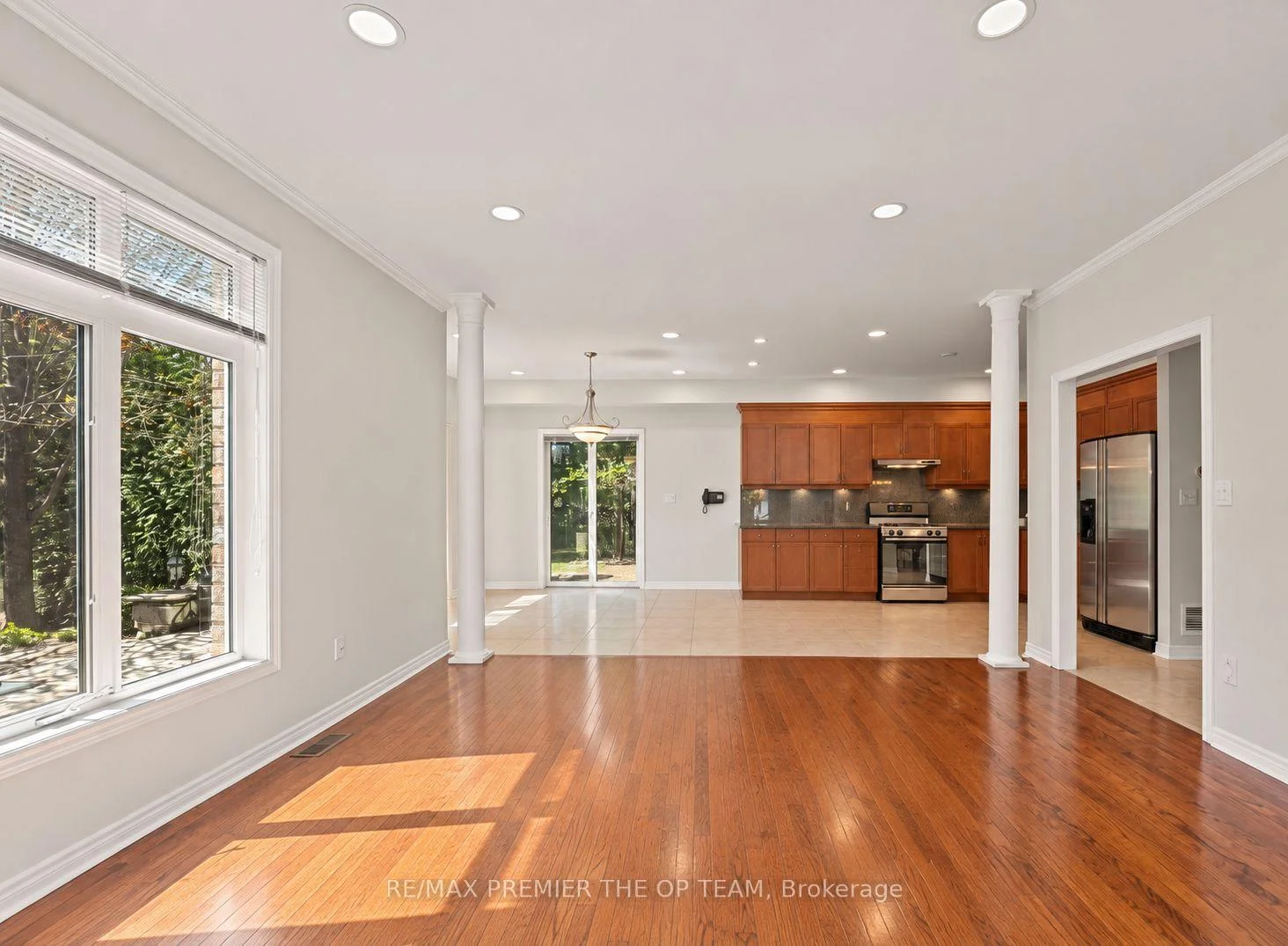 Photo 10 of 58 Calera Crescent, Vaughan, Sonoma Heights — HOMEH