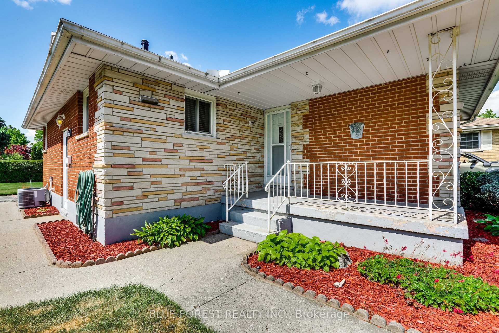 Photo 1 of 1201 Patann Drive N, London, East D — HOMEH