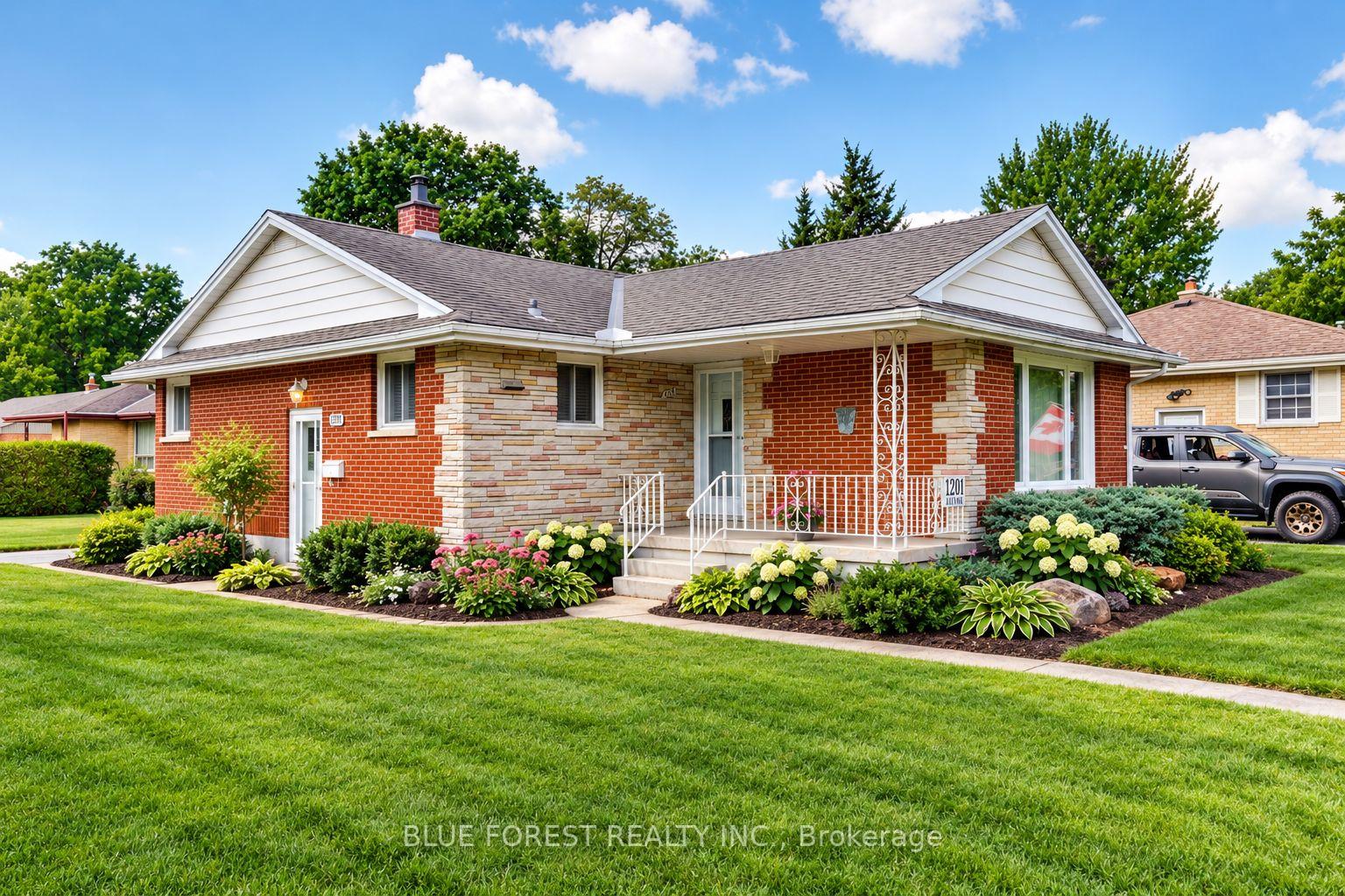 Photo 2 of 1201 Patann Drive N, London, East D — HOMEH