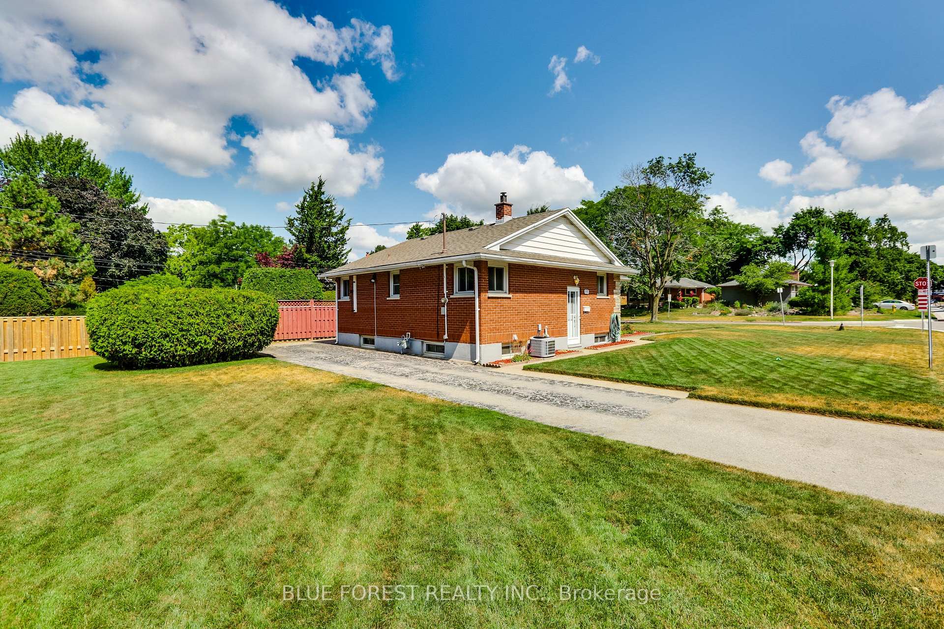 Photo 3 of 1201 Patann Drive N, London, East D — HOMEH
