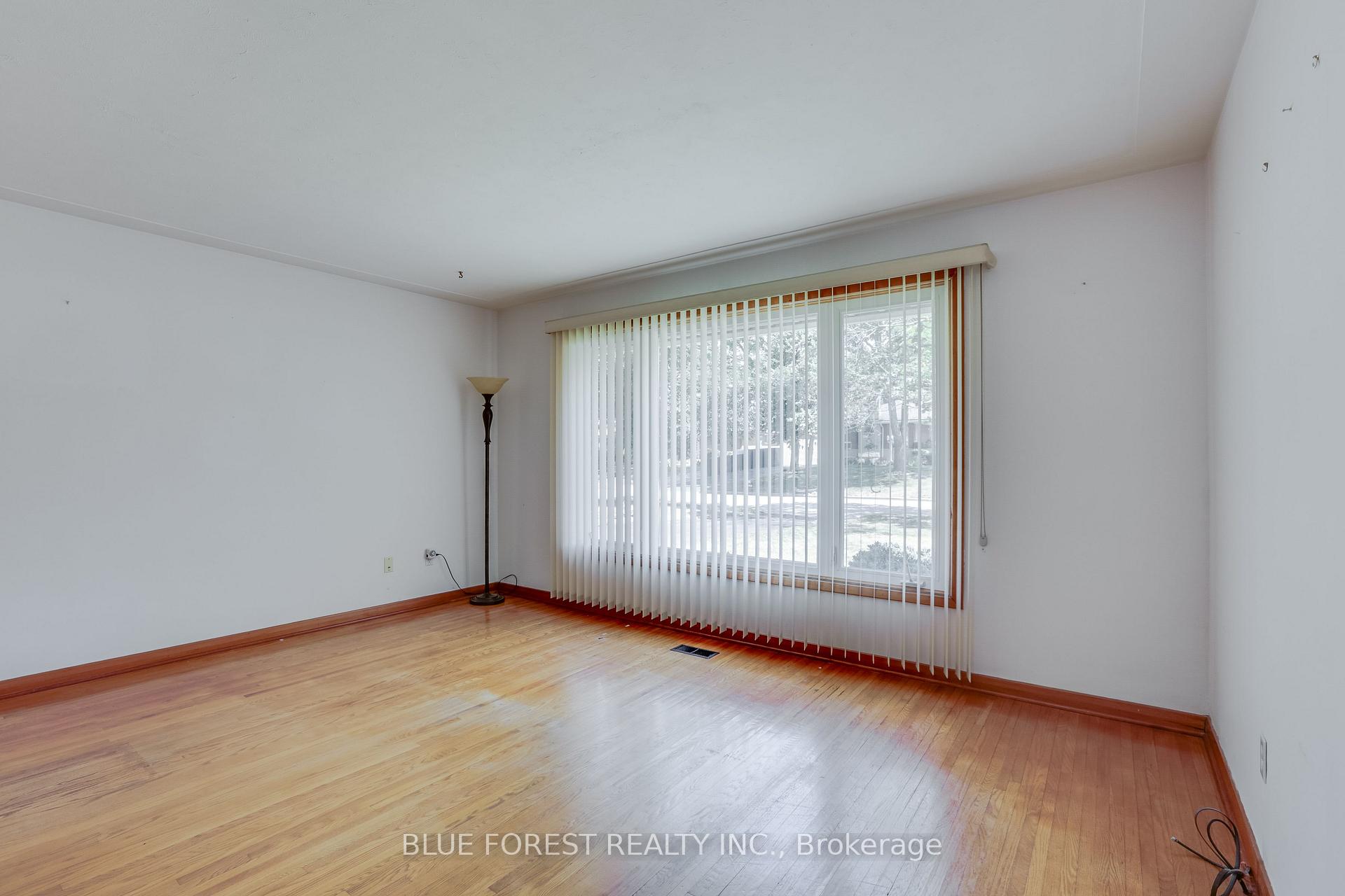 Photo 4 of 1201 Patann Drive N, London, East D — HOMEH