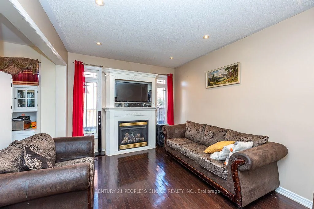 Photo 13 of 1 Bouvier Gate, Brampton, Fletcher's Meadow — HOMEH